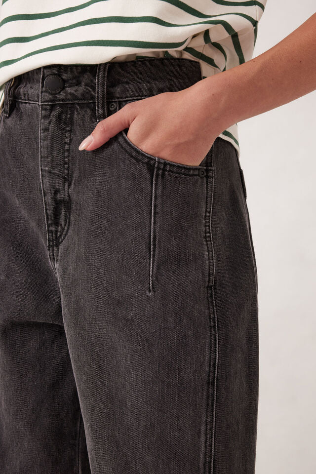 Darted Barrel Jean - Faded Black